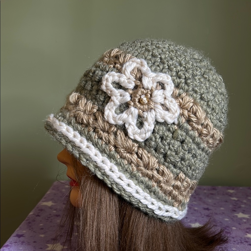 Elegant Crochet bucket hat medium soft acrylic thick yarn new warm